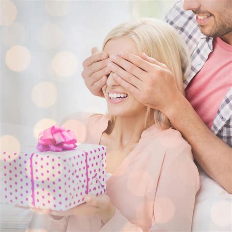 Советы по выбору подарка для жены на день рождения